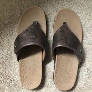 Woman’s sandals size 10